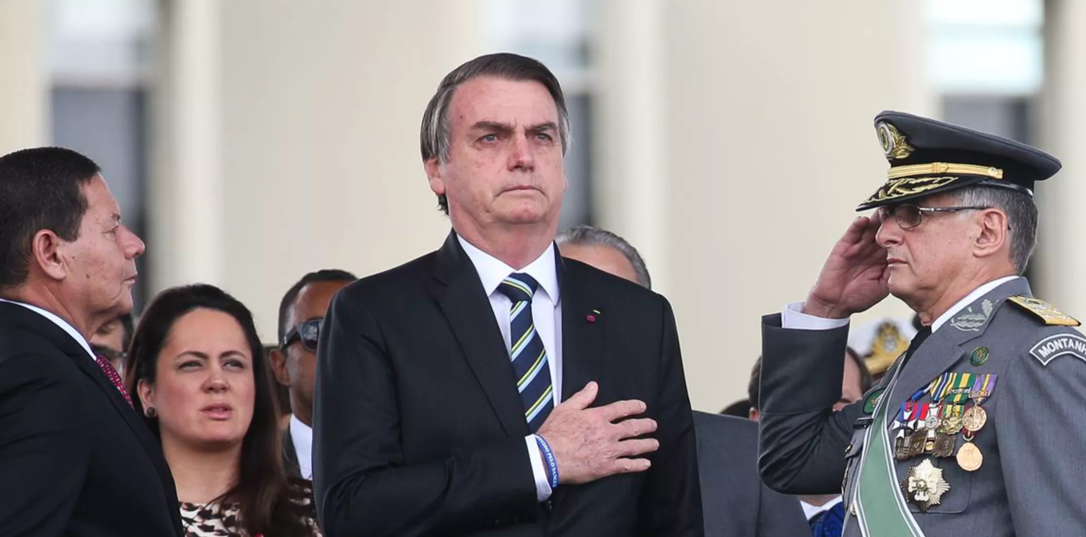 Bolsonaro e militares