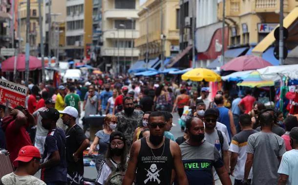 Varejo do Brasil surpreende com alta das vendas em fevereiro e vai ao maior nível em mais de 20 anos , diz IBGE