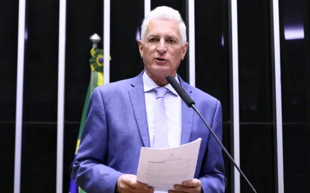 Correia lamenta o golpe de 64 e também alerta para a gravidade do 8 de Janeiro