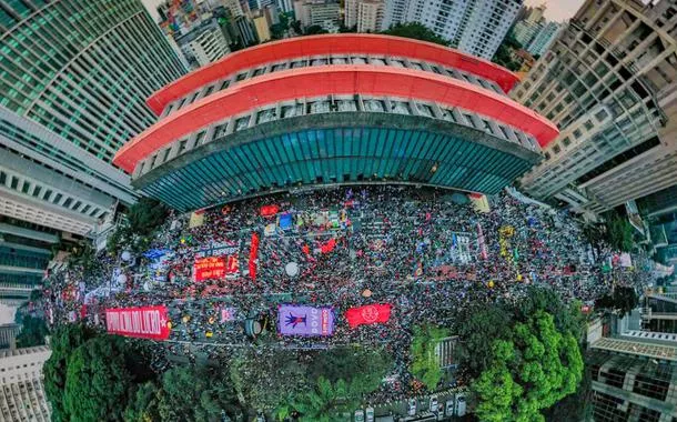 Manisfestantes protestam na avenida Paulista 