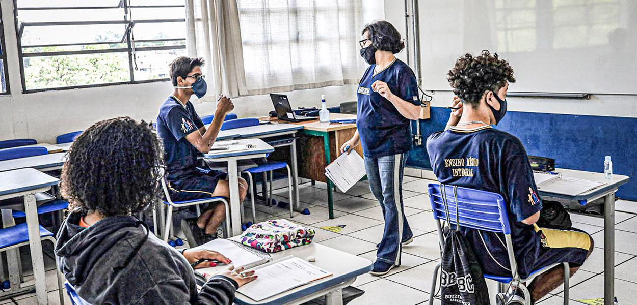 Estudantes no Ensino Médio