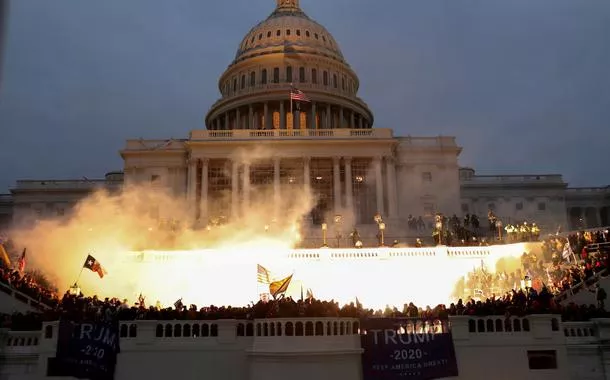Manifestantes atacam prédio do Congresso dos Estados Unidos em Washington  06/01/2021