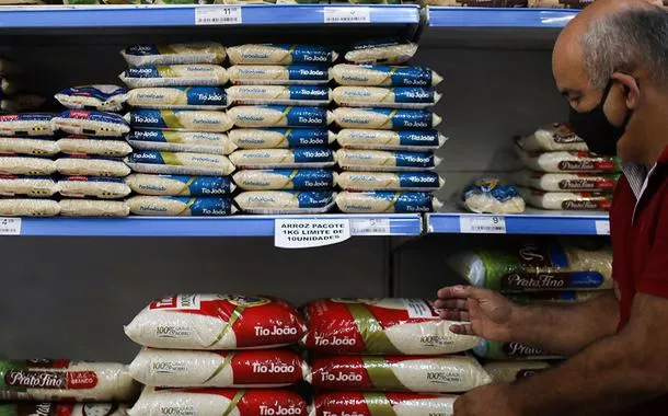 Prévia da inflação desacelera para 0,36% em março, mas pressionada por alimentos