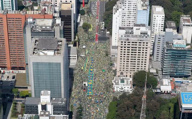 O verde e o amarelo são as cores da direita