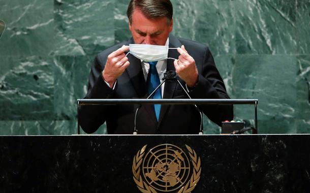 Jair Bolsonaro recoloca a máscara depois de falar na abertura da Assembleia-Geral da ONU21/09/2021