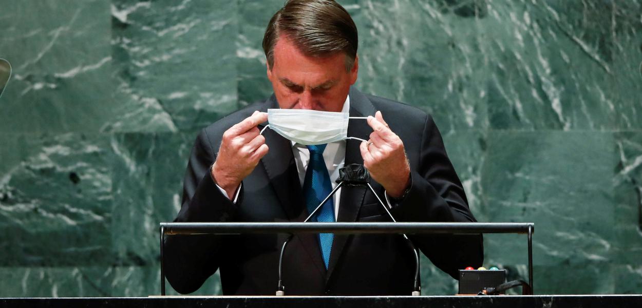 Jair Bolsonaro recoloca a máscara depois de falar na abertura da Assembleia-Geral da ONU21/09/2021