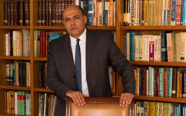 Governo Lula está sitiado e há um impasse institucional no Brasil, alerta Alfredo Attié
