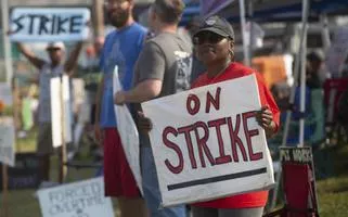 'Falha Econômica e Moral': Já Faz 15 Anos Desde o Último Aumento do Salário Mínimo Federal nos EUA