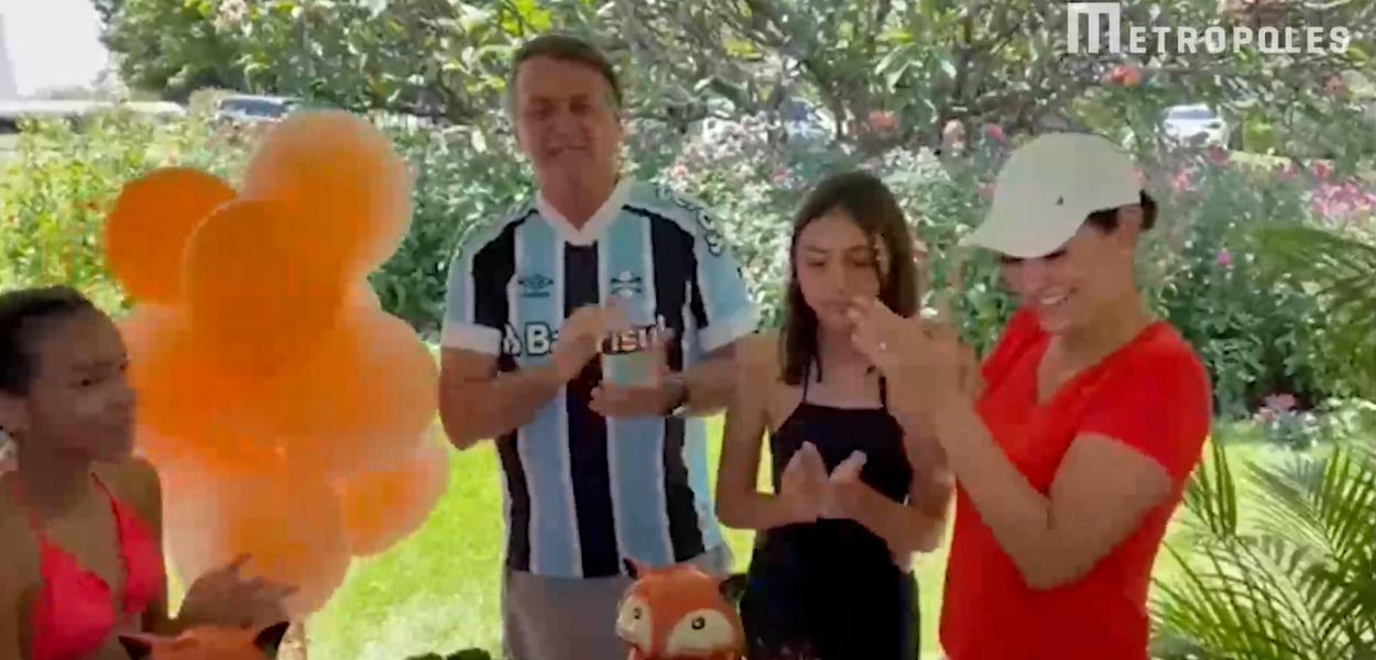 Bolsonaro comemora aniversário da filha Laura com churrasco no Alvorada -  ISTOÉ Independente