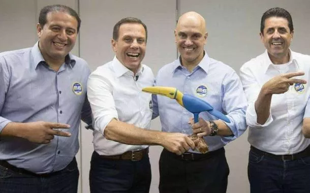 Tigrão com tuiteiros, tchutchuca com o latifúndio