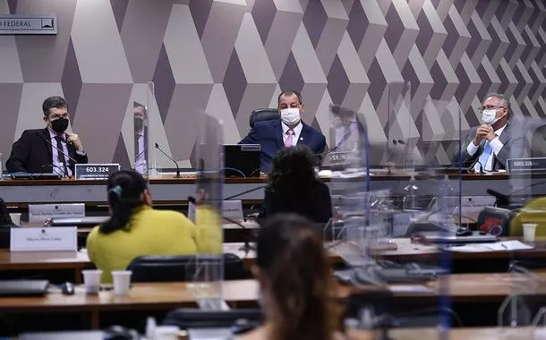 No WhatsApp da CPI da Covid, senadores manifestavam temor com golpe militar