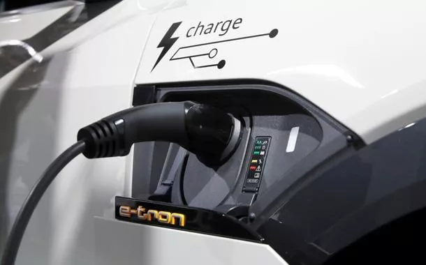 Mercado de veículos elétricos e plug-in cresce 200% nos últimos 12 meses