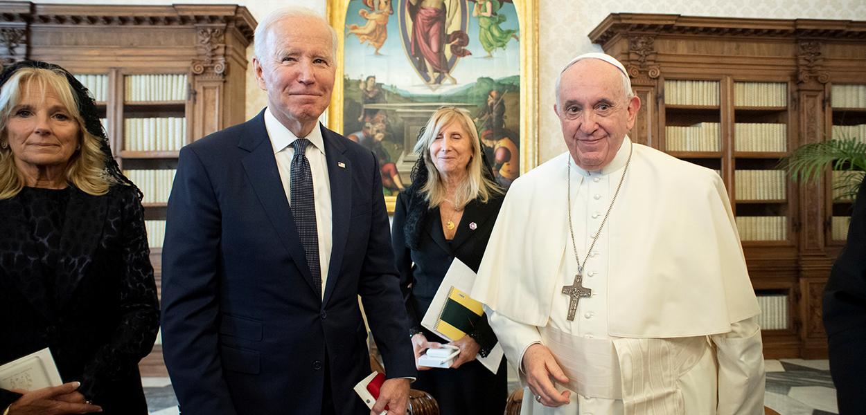 Biden y el Papa Francisco discuten sobre Israel y Gaza en una llamada telefónica