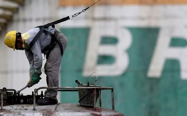 Soberania energética em tempos de guerra: o potencial do refino nacional e o caminho da reestatização