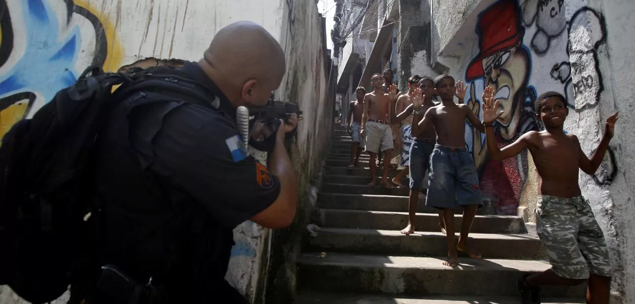 Operação policial no Complexo da Maré deixa ao menos três mortos