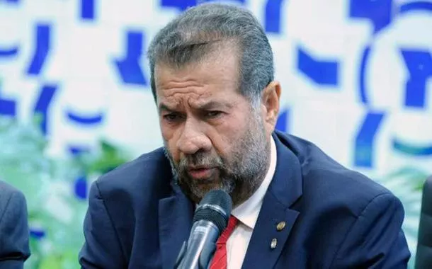 Não era possível enxergar tudo o que estava acontecendo, diz Carlos Lupi sobre fraude no INSS