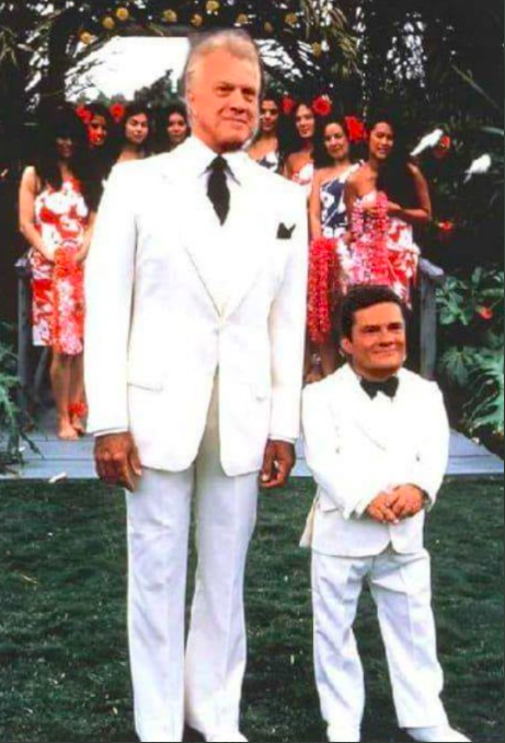 Bial y Moro, en un montaje que los asocia con la Isla de la Fantasía.