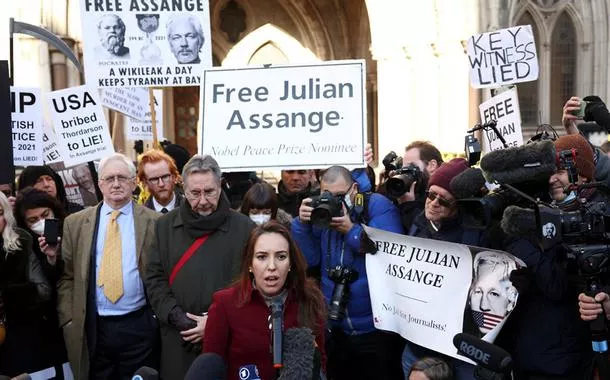 Relembre o que é o WikiLeaks e por que Assange foi injustamente preso