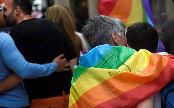Casamentos homoafetivos atingiram recorde em 2022, segundo IBGE