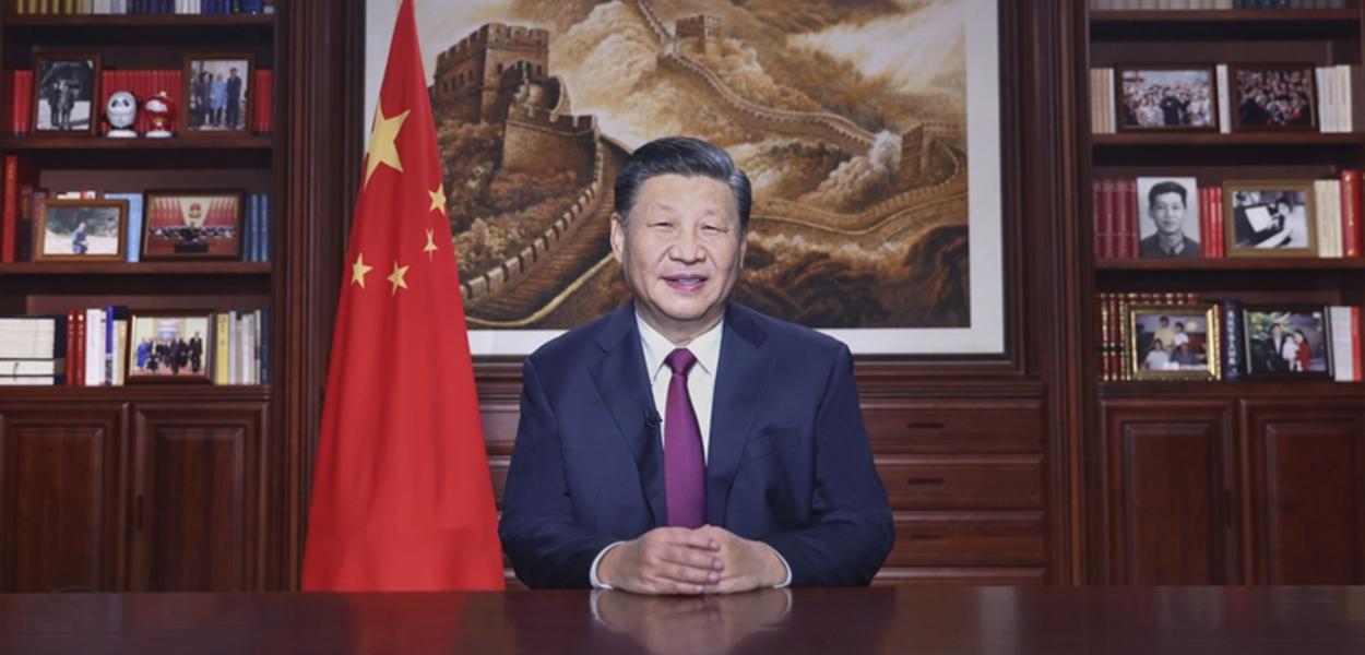 (211231) -- BEIJING, Dec. 31, 2021 (Xinhua) -- Chinese President Xi Jinping delivers his 2022 New Year Address through China Media Group and the Internet on New Year's eve. (Xinhua/Ju Peng)