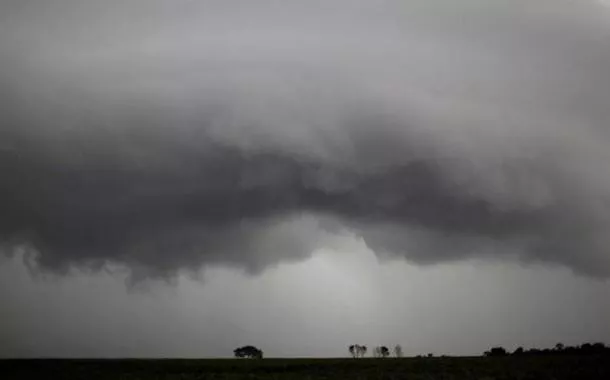 Inmet emite alerta laranja para tempestades no País