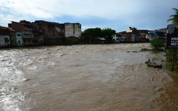 Chuvas em Minas Gerais causam seis mortes e deixam dezenas de desalojados