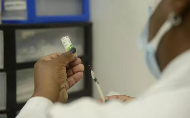 EUA deixam de recomendar vacina contra COVID para crianças saudáveis e gestantes