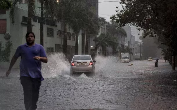 Previsão de temporal faz Rio estrear sistema de alerta da Defesa Civil