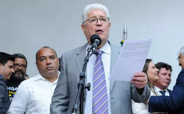 Requião poderá disputar Prefeitura de Curitiba com Fernanda Richa como vice, diz jornalista