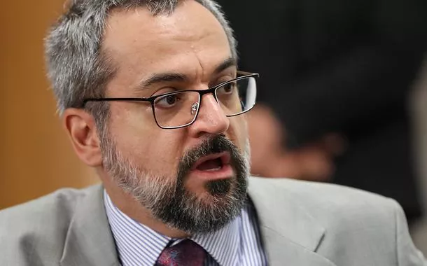 Abandono de cargo e faltas: Unifesp demite mulher do ex-ministro Abraham Weintraub