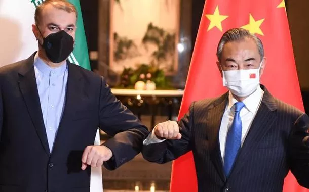 Chanceleres de China e Irã conversam sobre escalada no Oriente Médio e laços bilaterais