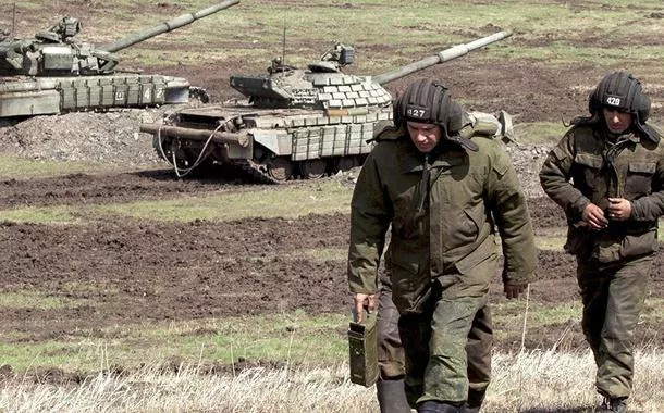 Mercenários estão chegando à Ucrânia disfarçados de instrutores estrangeiros, diz líder de Lugansk