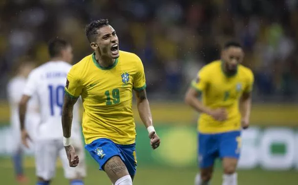Declaração de Raphinha sobre dar “porrada” em argentinos repercute e clima esquenta antes do clássico