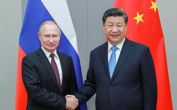 Presidentes Vladimir Putin e Xi Jinping