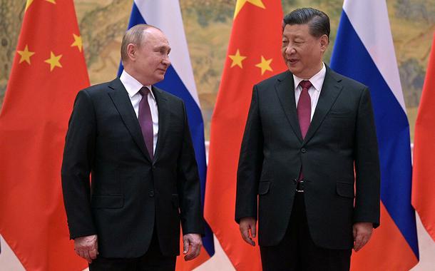 Presidentes Vladimir Putin (Rússia) e Xi Jinping (China)
