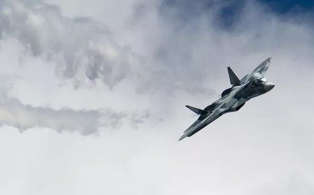Índia negocia compra de caças russos Su-57