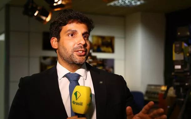 Aliado de Eduardo Bolsonaro afirma ser dono de casa no Texas comprada via trust