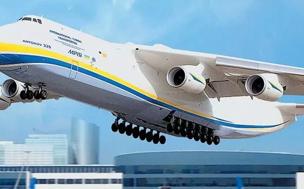 Ataque russo destrói o Antonov, maior avião do mundo, denuncia a Ucrânia