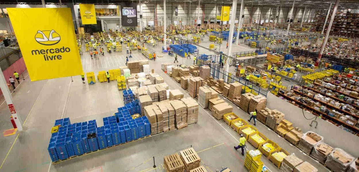 Mercado Livre implementa 125 robôs que separam até 105 mil produtos por dia