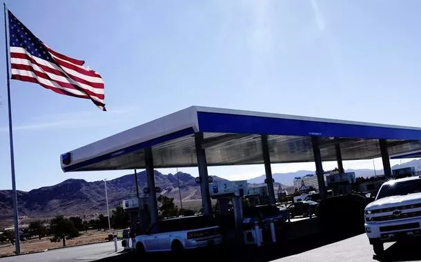 Preço da gasolina dispara nos EUA e atinge o 2º maior nível da história em meio à guerra com Irã