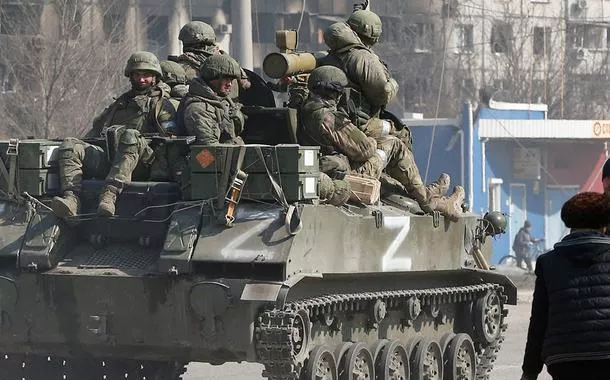 Tropas russas avançam no leste da Ucrânia em vários pontos da linha de frente