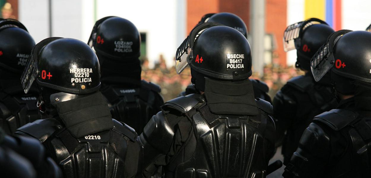 Membros do Esmad (Escuadrón Móvil Antidisturbios), unidade de choque da polícia colombiana