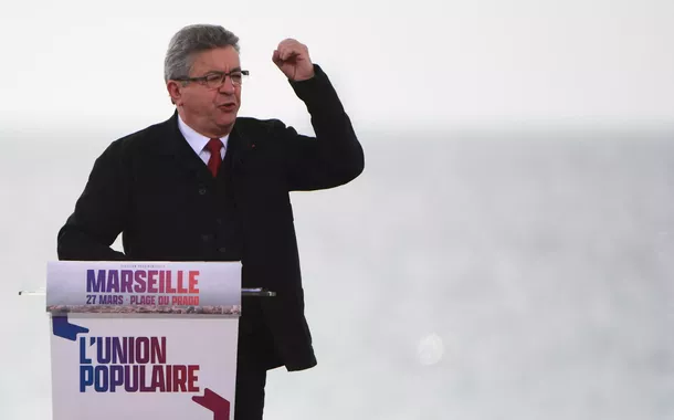 Mélenchon denuncia roubo eleitoral na França por Macron e convoca protestos