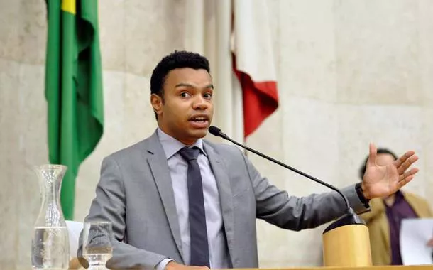 Após deixar a Câmara Municipal de SP, Fernando Holiday cobra R$ 20 mil por consultoria para vereadores