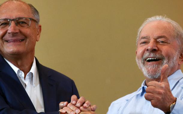 Lula e Alckmin fecham acordo em São Paulo para compor chapa nas eleições de outubro.