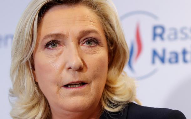 Marine Le Pen se diz pronta para enfrentar Macron nas eleições antecipadas