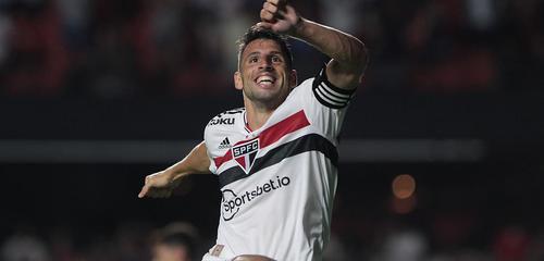 São Paulo Surpreende Flamengo Com Gol De Calleri E Conquista Vantagem ...