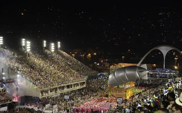 Mulher é presa após morder frequentadores de camarote no Sambódromo