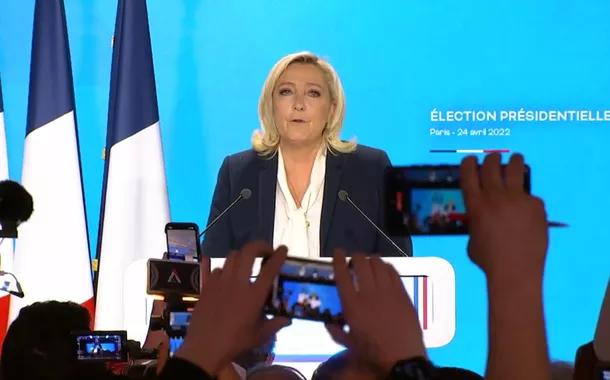 Pesquisa indica que extrema-direita francesa deve vencer eleição antecipada sem maioria absoluta