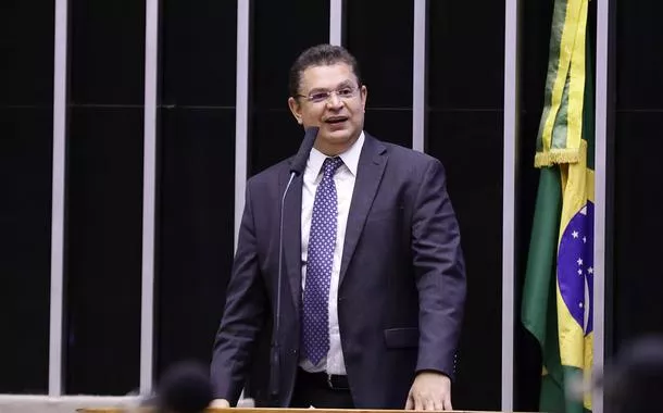 Líder do PL cita partidos que estariam apoiando anistia a golpistas